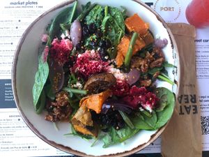 novo goat cheese crunch at Honest Greens in Lisbon