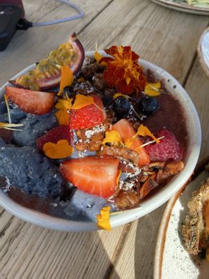 Beautiful Smoothie Bowl, with super yummy Granola and edible Flowers!! at Honest Greens in Lisbon