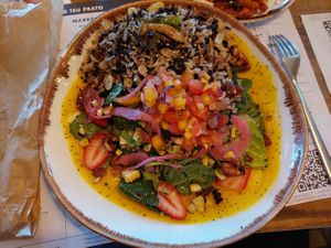 Mango strawberry at Honest Greens in Lisbon