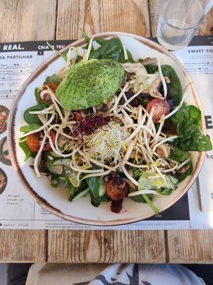 Vegan main dish with "Avocado" in the title #Veganuary at Honest Greens in Lisbon
