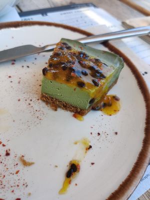Vegan matcha cheesecake #Veganuary at Honest Greens in Lisbon
