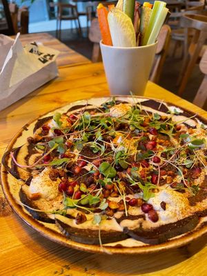 Carpaccio de beterraba e tiras de legumes frescos   at Honest Greens in Lisbon