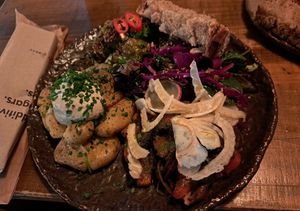 Mix plate 1 at Honest Greens in Lisbon