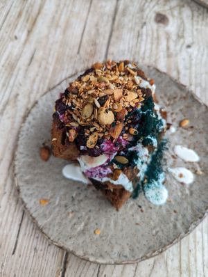 French toast at Honest Greens in Lisbon