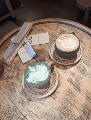 Matcha latte and cappuccino at Honest Greens in Lisbon