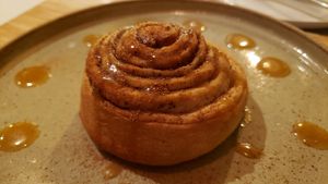 Cinnamon roll (R$25). Not bad, not great. Slightly overcooked. Not quite authentic. at Carrito Organic in Sao Paulo