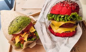 Pretty colored burger at Zen Wonderland in Sintra