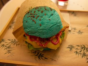 "sunset" burger at Zen Wonderland in Sintra