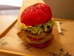 "double space" burger at Zen Wonderland in Sintra