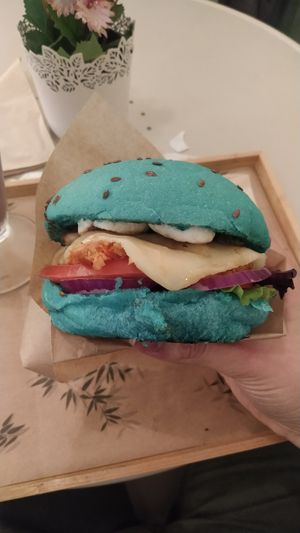 Burger of BBQ jackfruit at Zen Wonderland in Sintra