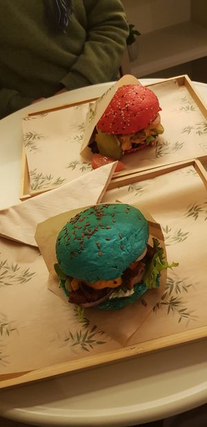 Burgers at Zen Wonderland in Sintra