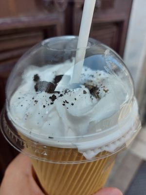Oreo milkshake with whipped cream at Zen Wonderland in Sintra