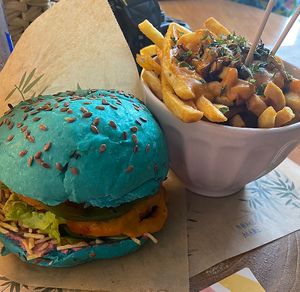 infinito burger - make it yourself!  at Zen Wonderland in Sintra