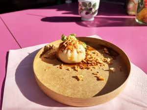 Free sample Momo at Mama's Momos in Bern