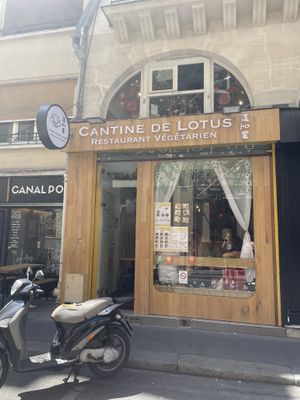 Outside  at Cantine De Lotus in Paris