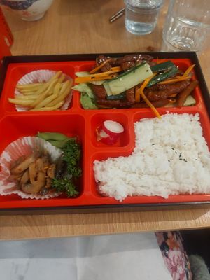 Garlic chicken bento at Cantine De Lotus in Paris