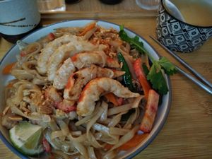 Pad thaï aux fruits de mer vegan at Cantine De Lotus in Paris