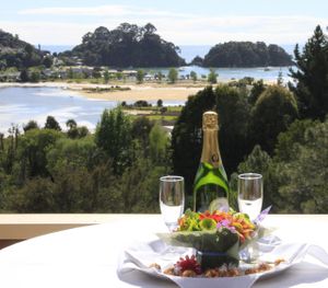 Alfresco dining with lovely view at The Views Vegetarian Restaurant in Kaiteriteri