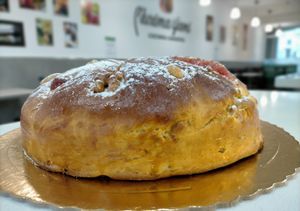 Bolo rei confeccionado artesanalmente 😋 at Muxima Yami in Oliveira Do Bairro