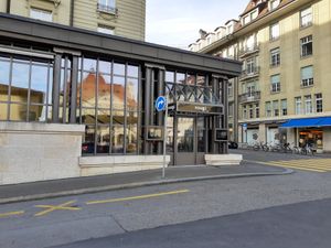 Exterior (this entrance sometimes closed, hotel entrance to the right) at Noumi in Bern