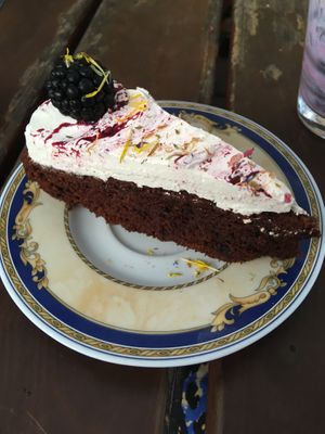 Chocolate cake à la „Milchschnitte" at Keep Living in Salzburg