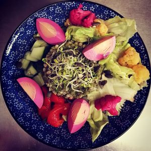 Ensalada de encurtidos caseros, coliflor y huevo. Gluten free and vegetariano
Homemade and gluten-free pickles salad. at ClemCafé in Santiago De Compostela