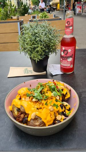 Henry with chili sin carne at Potateria in Mannheim