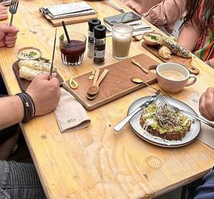 Avocado toast and springrolls at Jungle Café & Catering in Eindhoven