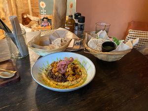 Humus met warme pitabroodjes. Heerlijk!  at Jungle Café & Catering in Eindhoven
