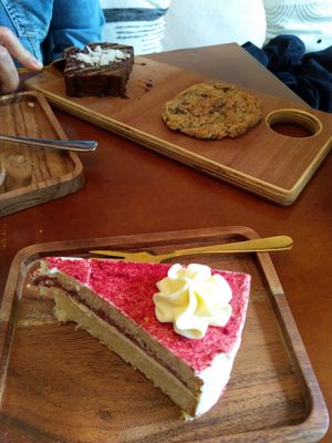 Lemon-raspberry pie from the daily menu, date cake & chocolate chip cookie at Jungle Café & Catering in Eindhoven