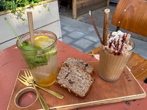 Wild Ice tea & Frappuccino with banana bread at Jungle Café & Catering in Eindhoven