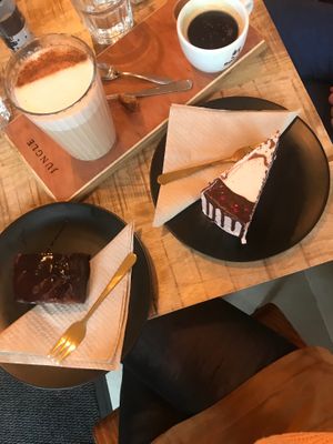 Latte & cake from Van Planten at Jungle Café & Catering in Eindhoven