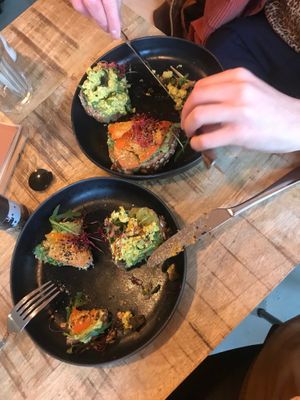 Scramble tofu & avocado toast. The ‘egg’ flavour is a bit too realistisch for me ;) at Jungle Café & Catering in Eindhoven