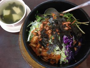 Stone-pot bibimbap and soup of the day (seaweed and tofu) at YuánTián Shū Shí 原田蔬食 in Taichung