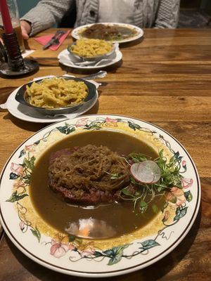 Zwiebelrostbraten mit Spätzle und Trollingersoße 😋  at Köhlerstüble in Stuttgart