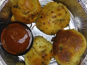 Vegan garlic knots at Pizza USA in Bellflower