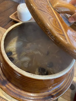 Fujian Province dish: Buddha jumps over the wall at Dish of Tomorrow 明日餐桌 - MíngRì CānZhuō in Taichung