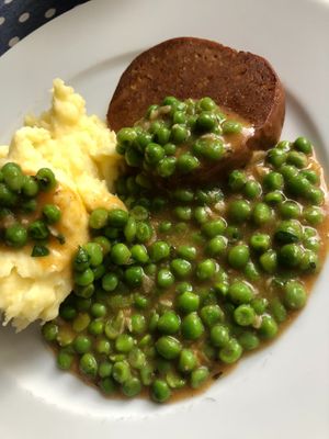 seitan steak lunch at Veganka in Ljubljana
