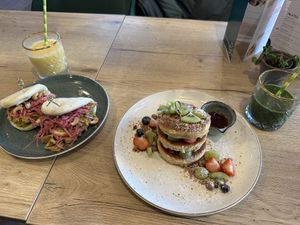 Bao buns, hotcakes en smoothies  at Hana in Amersfoort