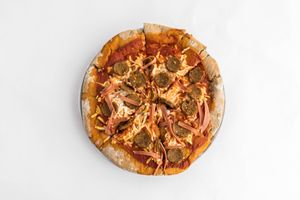 No Meat Lovers Pizza at Herbivoro in Cancun