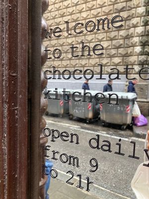 Hours as of April 2022 at Chök the Chocolate Kitchen in Barcelona