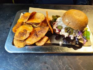 Gorilla burger with chips at Bärenstark in Cologne