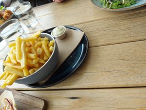 Chips with vegan aioli at Forrest Brewing Company in Forrest