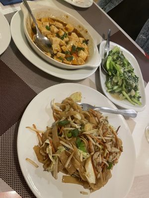 Chilli tofu, Chinese cabbage in garlic, vegetable noodles   at All About Noodles in Lisbon