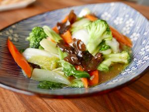 Who doesn’t know the classical Vegetable pan? We like to add some garlic to it which makes it wonderful, especially with steamy rice... at Bund 39 in Zurich