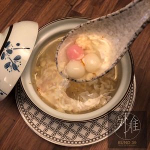 One of our deserts,
in Chinese it‘s called: 酒酿圆子。
It’s a warm desert with colorful rice balls. at Bund 39 in Zurich