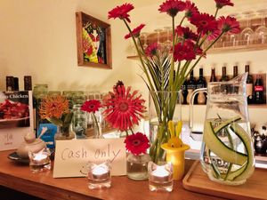 Cash only ᕕ( ᐛ )ᕗ at Bund 39 in Zurich