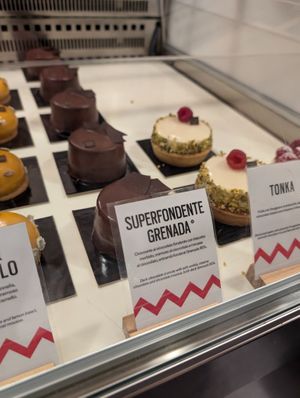 vegan chocolate cake at Pavé in Milan