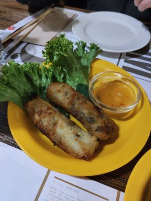 Rollitos fritos at Mon Viet in Barcelona