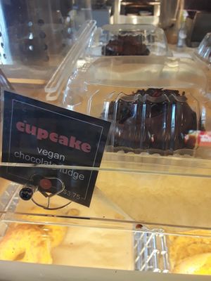 Cupcake at Seize the Bagel in Vancouver
